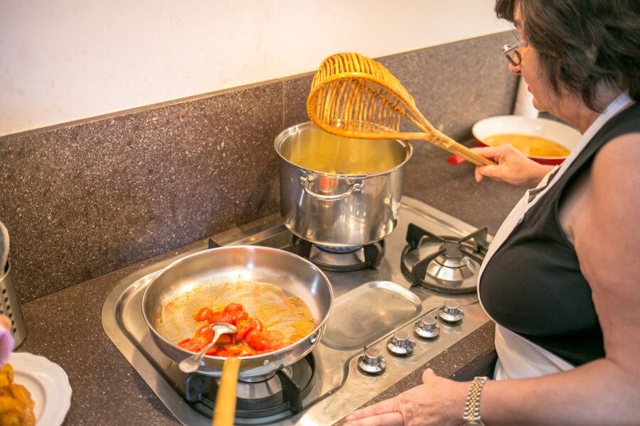 Bari: Pasta & Tiramisu Cooking Class at a Local's Home - Why the home setting matters