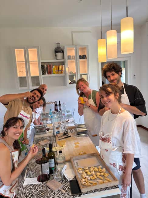 Bologna: In-Home Italian Pasta Making Workshop with Wine - Starting with pizza and an Italian aperitivo
