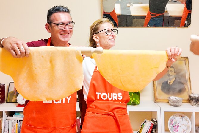 Bologna Local Pasta Cooking Class, Ragu, Spritz, Wine & Gelato - Rolling tagliatelle without a machine