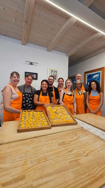 Bologna: Pasta Cooking Class, Ragu & Wine with Local Host - Pasta, wine, and the home-table setting