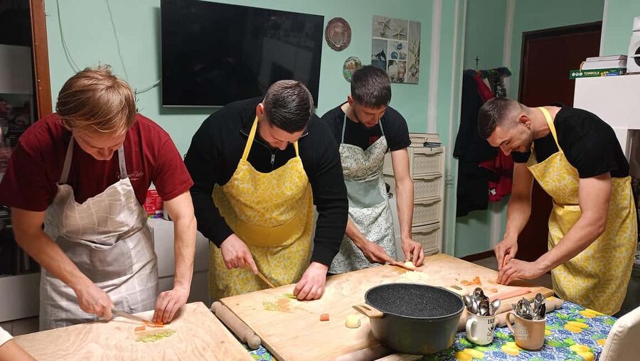 Bologna: Pasta Tagliatelle al Ragu Cooking Class with Wine - Starting with dough, flour, and local pasta traditions