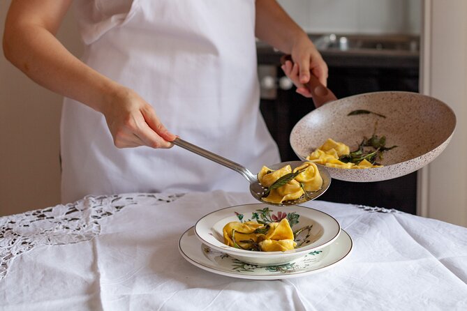 Bolognese Cooking Class with Margherita in the Historic Center - Choosing the Quadrilatero market option