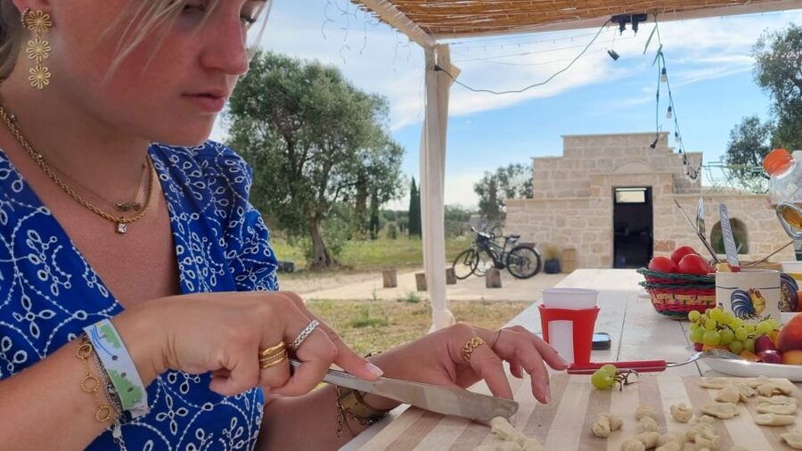 Brindisi: Cooking Class and Tasting in the Olive Grove - Meeting Antonella and starting the dough