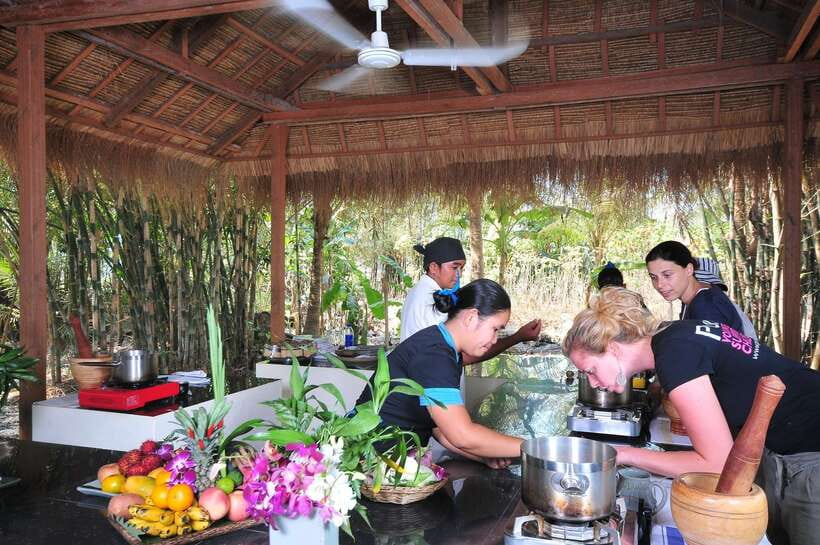 Cambodian Cooking Class from Siem Reap - Leaving Siem Reap by tuk tuk