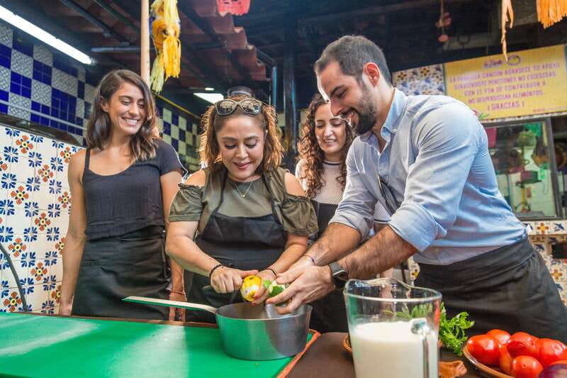 CancĂșn: Cooking Class and Optional Local Market Tour - Meeting the chef at the restaurant