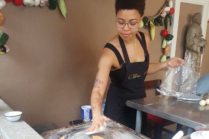 Cancun Hands-On Mexican Cooking Class - The market visit and the avocado lesson