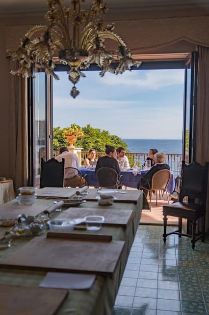 Catania: Cooking class set in a sea front historic villa - A small group with Francesco and a Sicilian grandmother