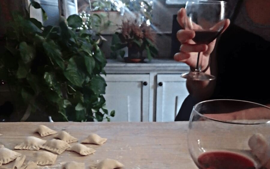 Catania: Pistachio Ravioli, Pasta Home Cooking Class w/ Wine - Language and communication