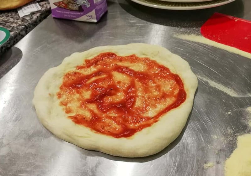 Catania: Pizza Cooking Class - Tasting the results in a small group