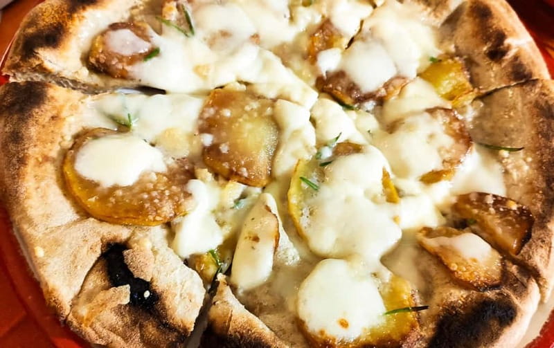Catania: Pizza Cooking Class - Starting with your pizza station