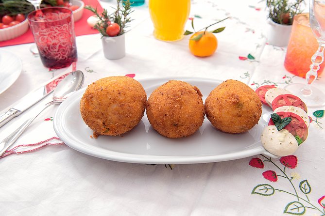 Cesarine: Home Cooking Class & Meal with a Local in Catania - Why the private format matters