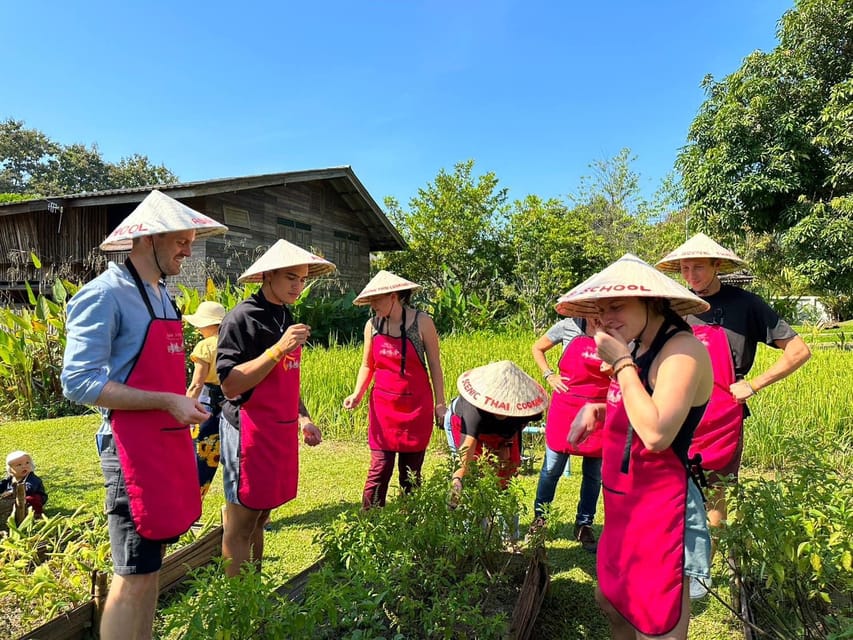 Chiang Mai: Asia Scenic Thai Cooking School - Eating in the open-air kitchen