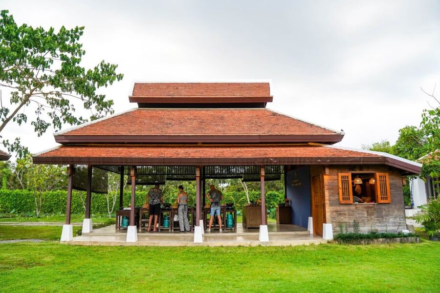 Chiang Mai: Authentic Cooking Class with Market & Farm Visit - From Chiang Mai hotel to a family-style farm