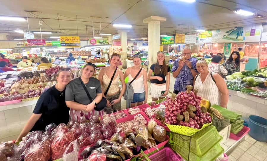 Chiang Mai: Ethical Elephant Sanctuary & Thai Cooking Class - Starting in Chiang Mai with a food market