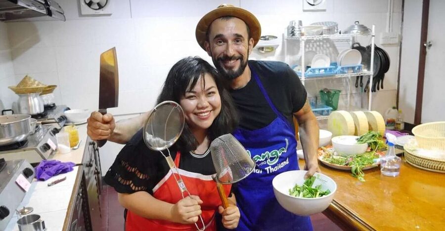 Chiang Mai: Evening Cooking Class and Local Market Visit - Eating what you made, then taking the recipes home