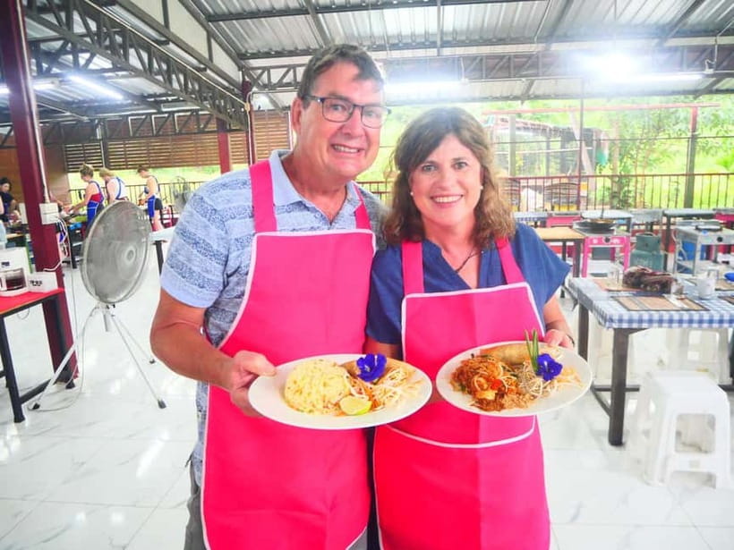 Chiang Mai: Full-Day Thai Cooking Experience at a Local Farm - Som tam, Thai desserts, and the value of variety