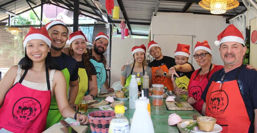 Chiang Mai: Half Day Evening Cooking Class with Market Tour - Clear instruction, with room for humor