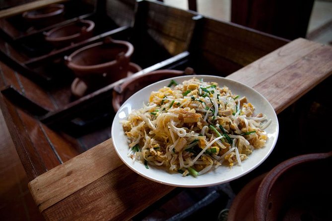 Chiang Mai Home Cooking Class with Garden Tour & Hotel Transfers - Who should book this Chiang Mai cooking class