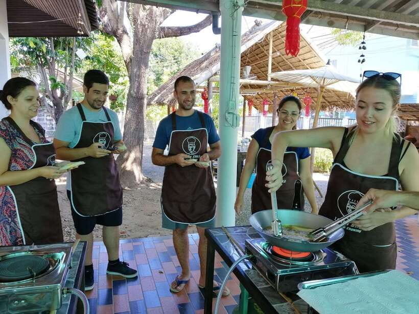 Chiang Mai: Thai Cooking and Market Tour with Lanna Smile - Starting at the market with Pim and Nim