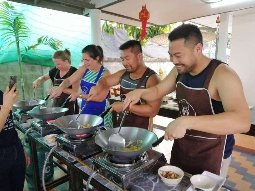 Chiang Mai: Thai Cooking and Market Tour with Lanna Smile - The Lanna setting and the human side of the class