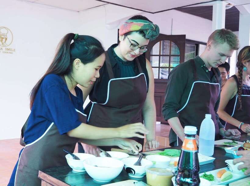 Chiang Mai: Thai Cooking and Market Tour with Lanna Smile - Timing, comfort, and practical details