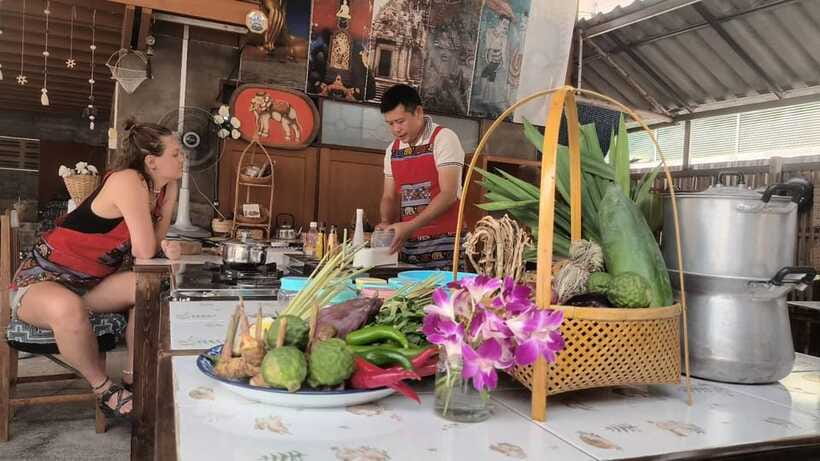 Chiang Mai: Traditional Thai Cooking Class with Market Tour - Who should book this class?