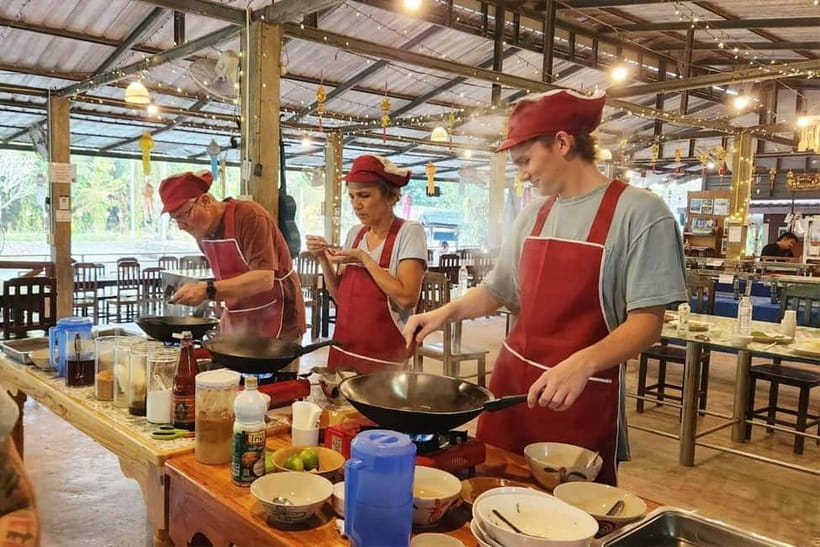 Chiang Rai:Lanna Home Cooking Class at Give Green Farm House - Starting at the Chiang Rai market