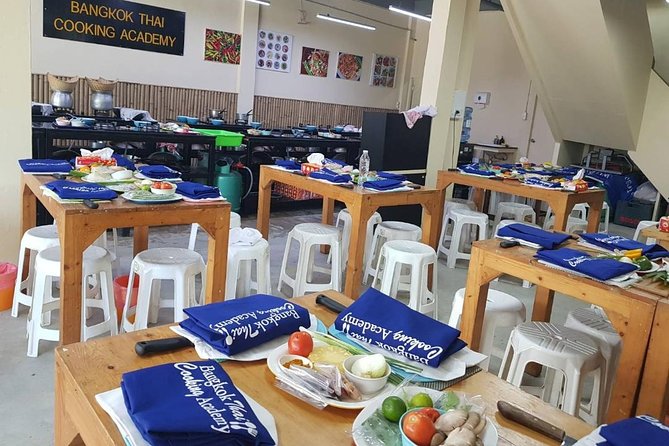 Choose 5 Dishes: Half-Day Cooking Class in Sukhumvit with Market Tour - What you actually do in the lesson