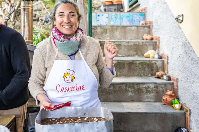 Cinque Terre: Pesto Cooking Class at a Local's Home - Mortar and Pestle Versus Electric Blender