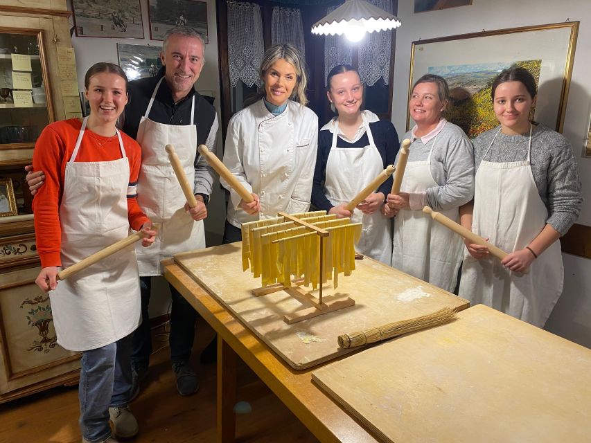 Cooking class at Villa Toscana near Cortona - Building a traditional Tuscan ragù