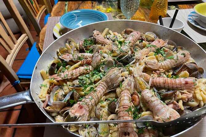 Cooking class, dinner and wine tasting near Lecce - The villa, garden, pool, and seasonal setting