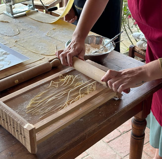 Cooking class in a private medieval village - The view, pool, and family atmosphere