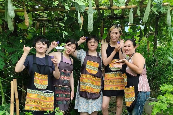 Cooking class in organic garden and local market tour ThaiCottage - From Chiang Mai hotel to local market