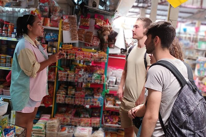 Cooking class in organic garden and local market tour ThaiCottage - Pounding curry paste instead of opening a jar