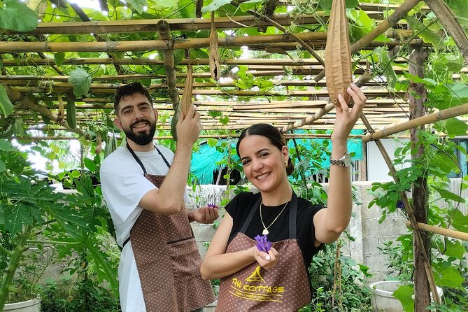 Cooking class in organic garden and local market tour ThaiCottage - Choosing what goes on your plate