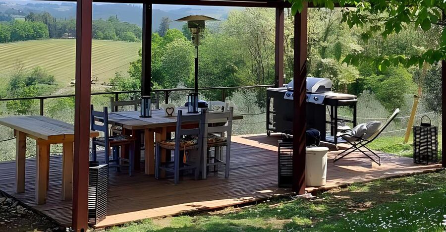Cooking class in our family farm in Chianti with lunch - Arriving at a hilltop farm in Chianti
