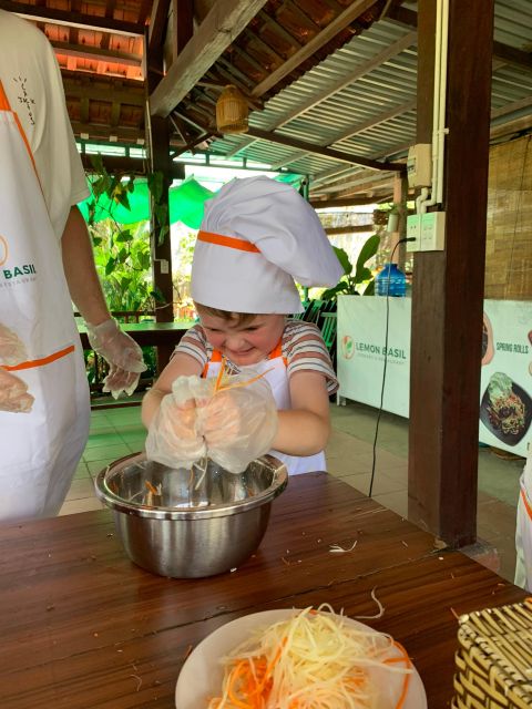 Cooking Class in Tra Que Organic Vegetable Village - Cooking four Vietnamese dishes with a local chef