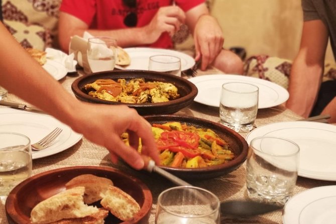 Cooking class with Chef Najla - A personal home setting with a large-group tradeoff