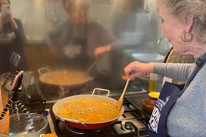 Cooking Class with Grandma. Groups & Corprative - Cooking with a Barcelona grandmother