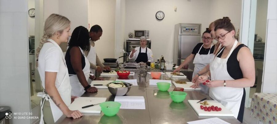 Cooking Class with lunch or dinner - What makes the three-hour length work