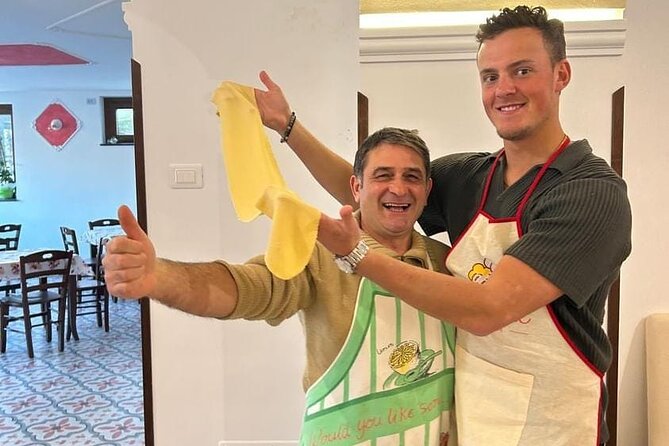 Cooking class with Pasta, mozzarella and Tiramisu with wine - Making mozzarella, the class’s most unusual lesson