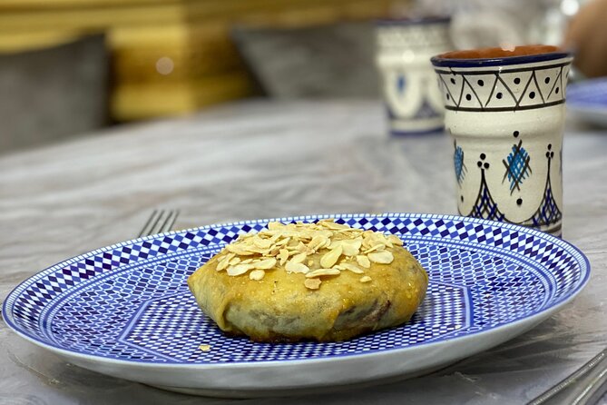 Cooking class with Yassine & Mom - Choosing between tagine, pastilla, and tangia
