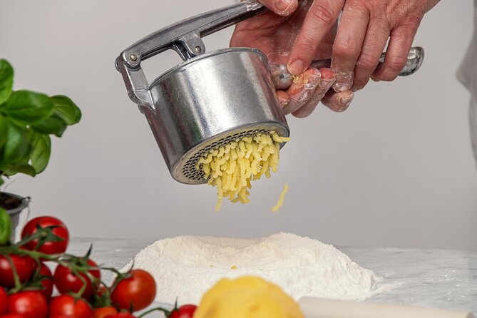 Cooking Class: Your Culinary Love Affair in Sorrento - Wine, prosecco, limoncello, and the meal afterward