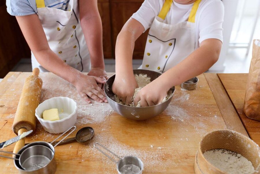 Cooking Lesson: Neapolitan pasta homemade - Rolling dough without a pasta machine