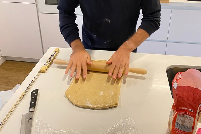 Cooking with us: Pasta Cooking Class in Alicante - A meal built around conversation