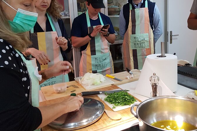 Cooking Workshop in Cascais (group of 4 min) - Portuguese wine from the Douro and Alentejo
