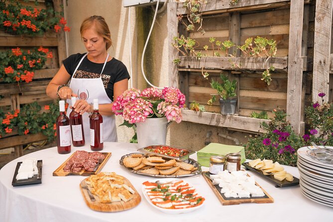 Cortecorbo winery: Pizza Cooking class, lunch & wine tasting - Making pizza with Antonia