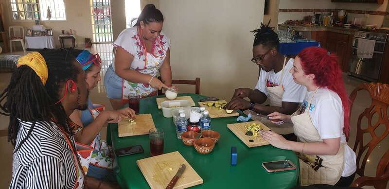 Cozumel: Private Cooking Class in a Family Kitchen - Drinks, snacks, and a long Mexican lunch