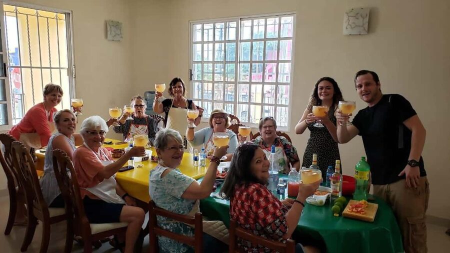Cozumel: Private Cooking Class in a Family Kitchen - Making the meeting point and timing easier