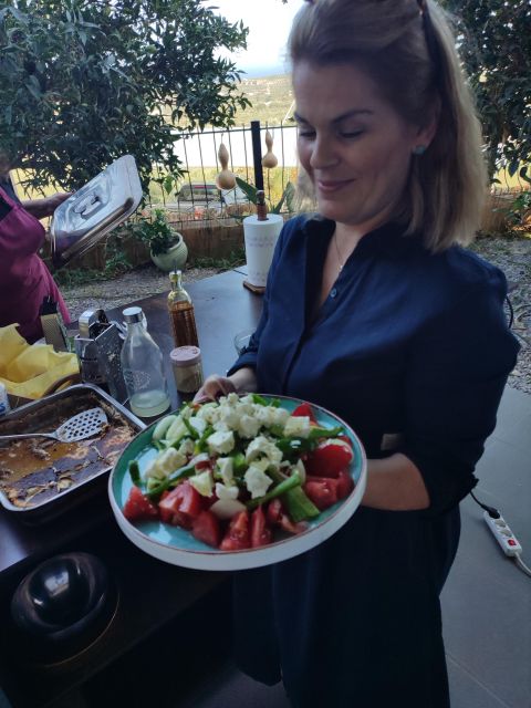 Crete: Cooking classes. Based on Cretan cuisine - Preparing tzatziki and a proper Greek salad